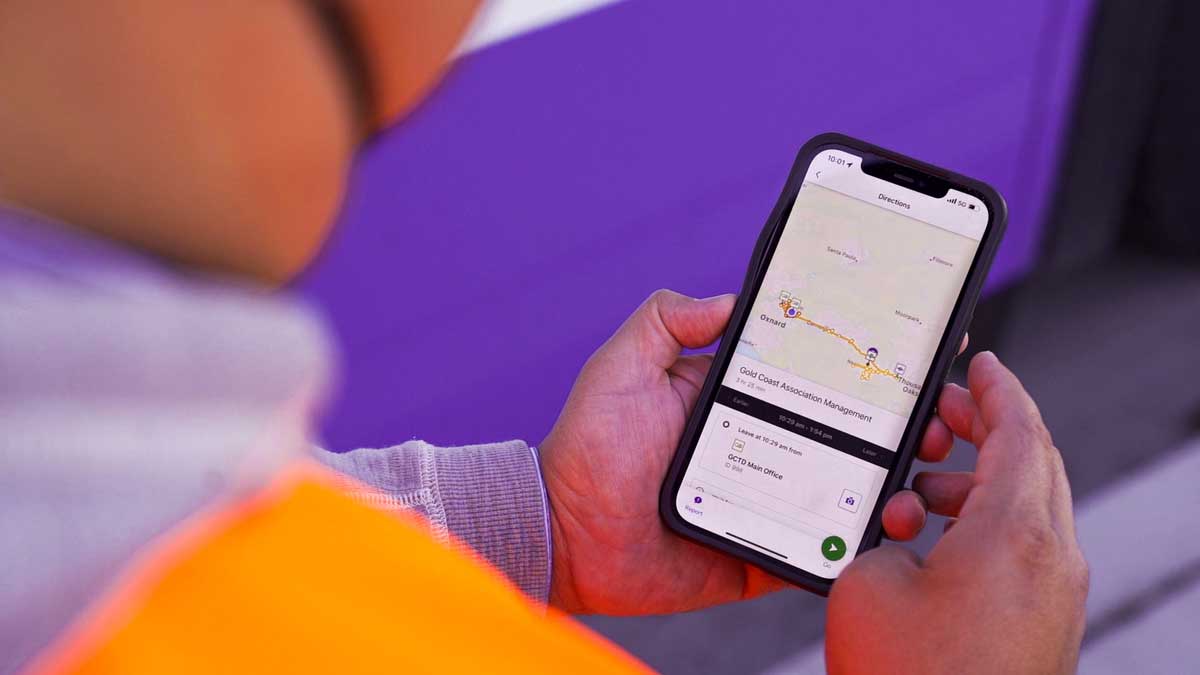 Transit rider using Umo App for fare collection